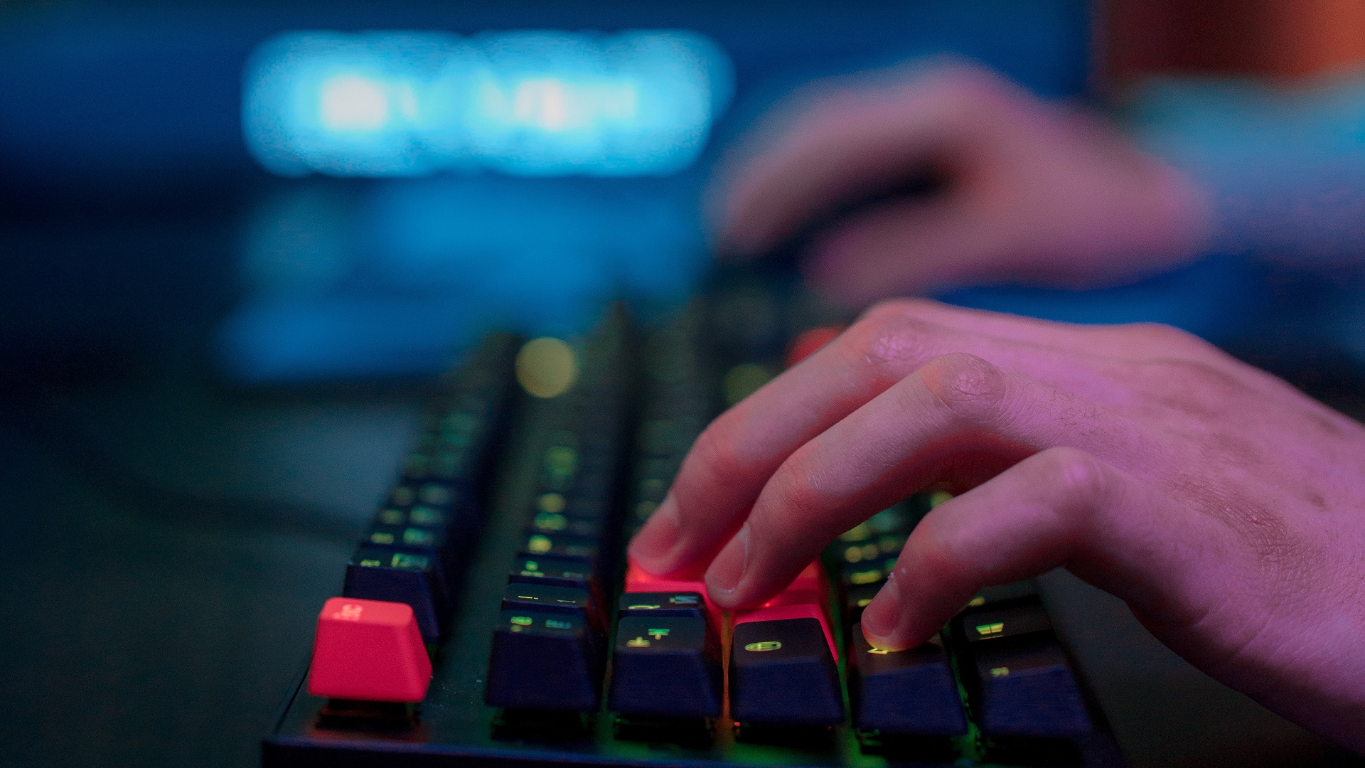 Jey3 pays off family debt, touching millions while live on Twitch