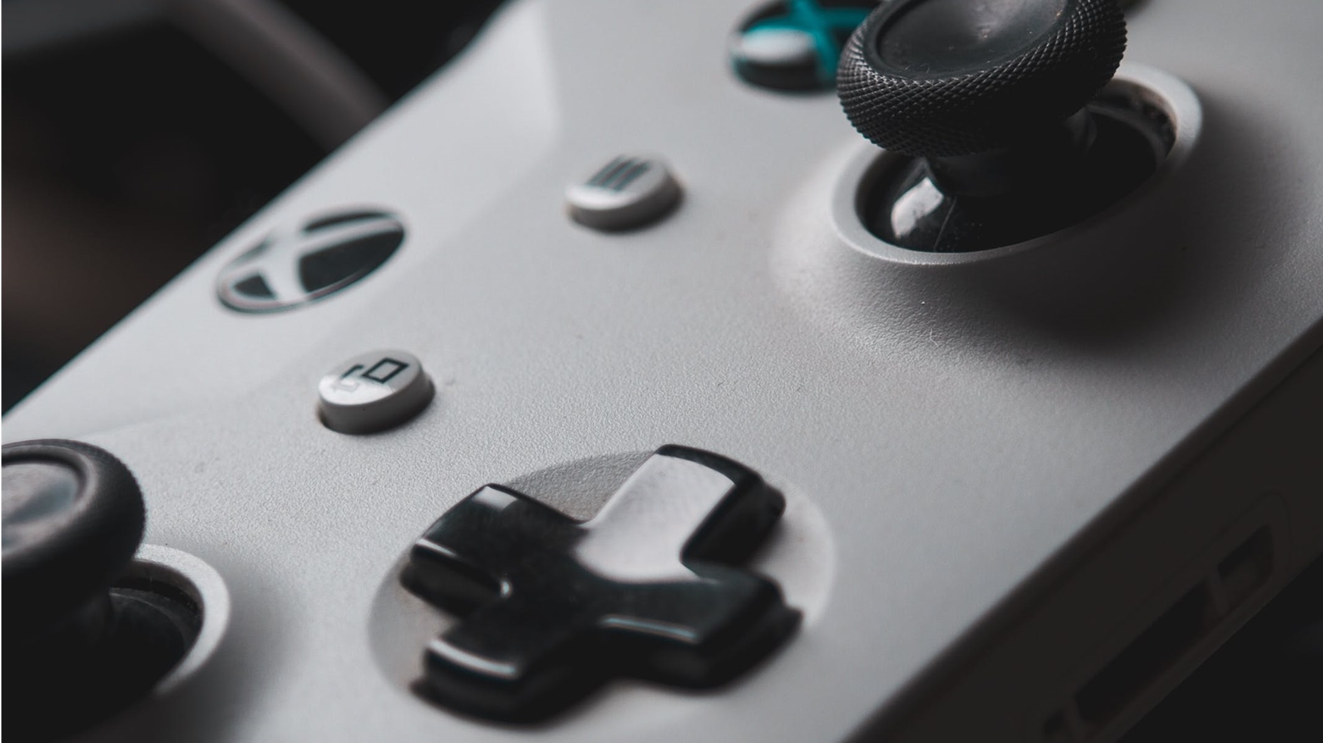 The lack of exclusives is hurting Xbox's potential sales.