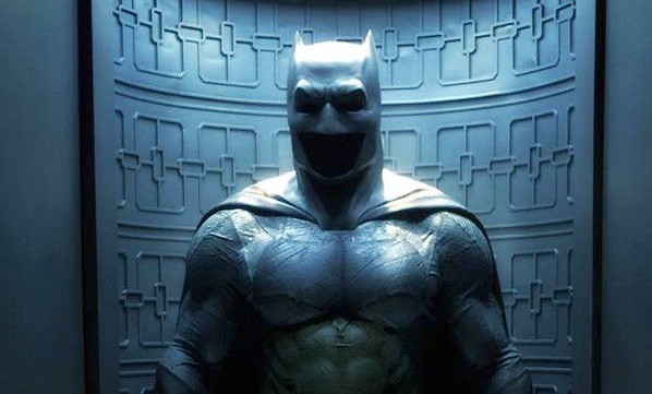 Flash-DCEU-Batman-Batsuit-Batcave.jpg