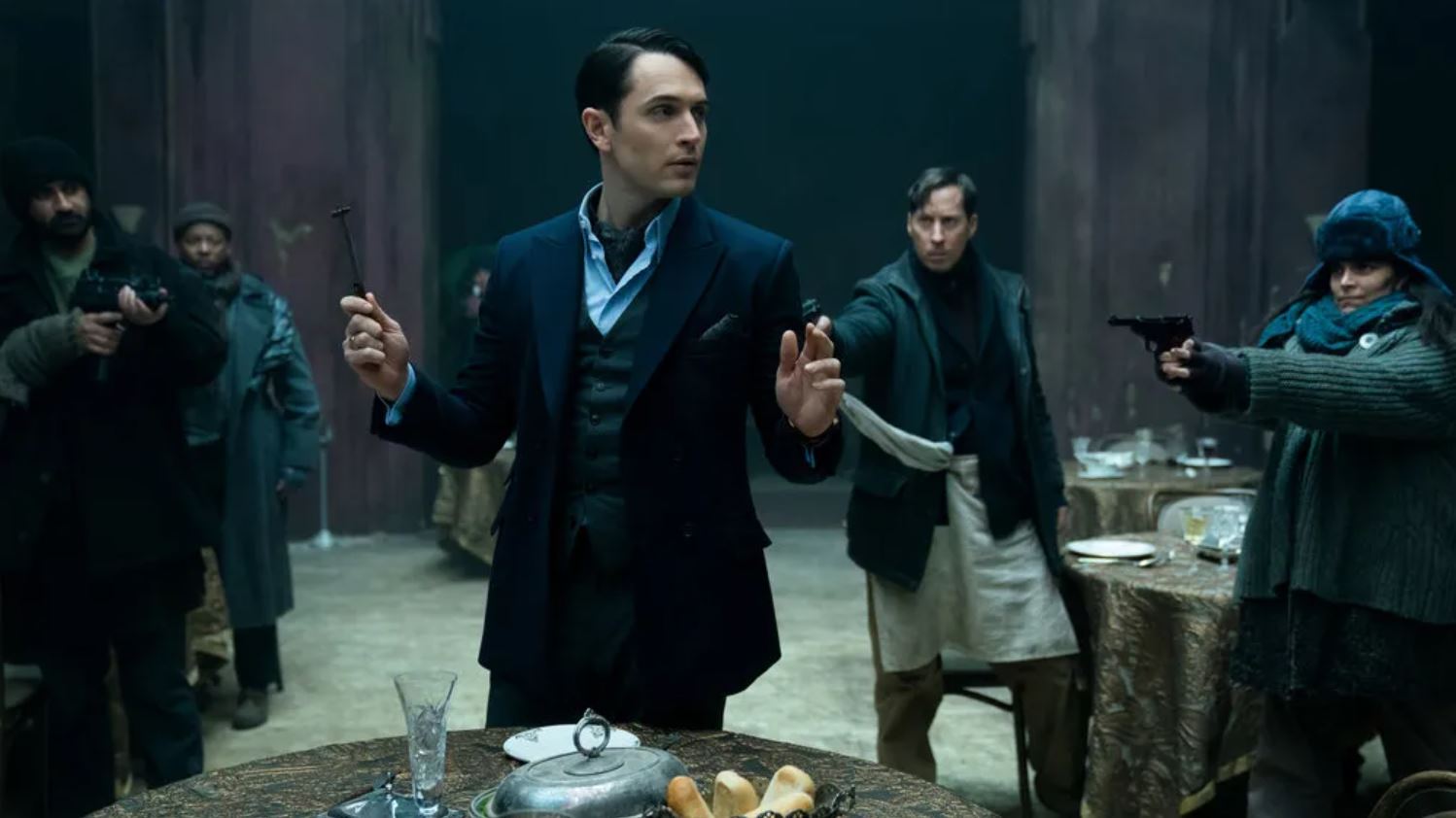 Critics praised most of the cast members' performance in the TV show.