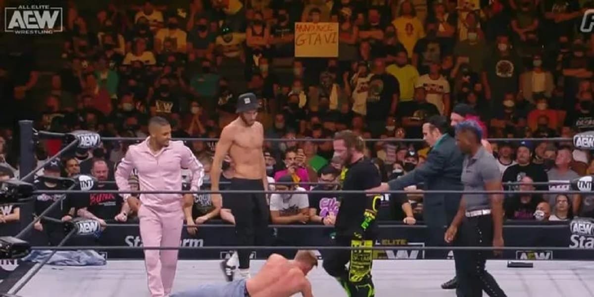 Fans Attends Aew Dynamite With Sign Asking For Gta 6 Announcement