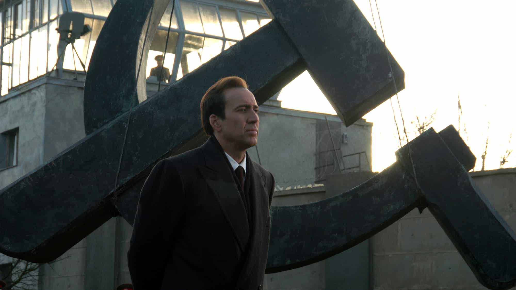 Nicolas Cage and Bill Skarsgard are father and son in Lords of War