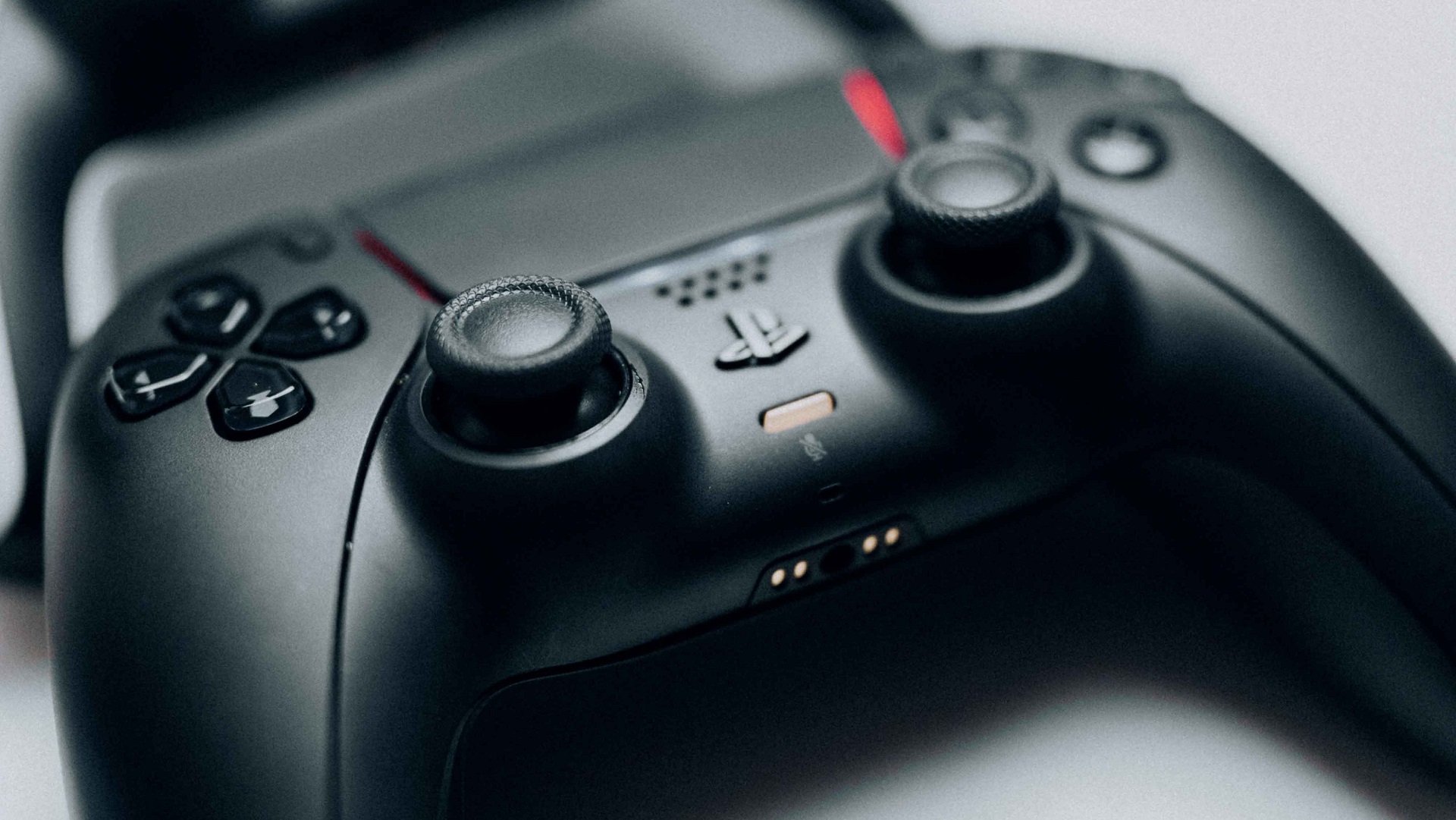 Xbox to release a new controller to rival the DualSense in May 2024