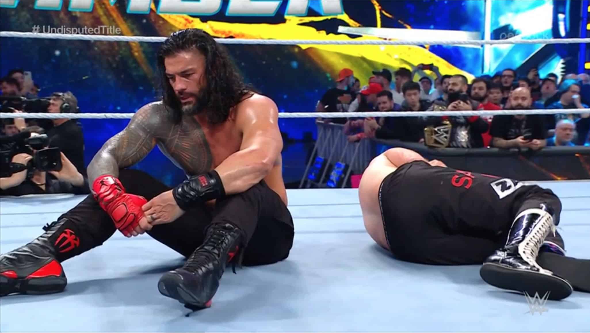 roman-reigns-retains-wwe-universal-title-10.jpg