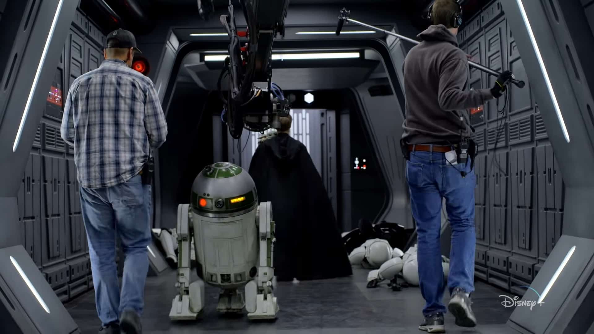 Watch Hamill Reprise His Iconic Star Wars Role In Latest The Mandalorian Clip